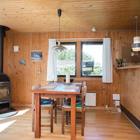 Three-bedroom Holiday In * Pandrup